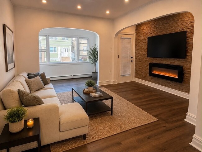 Photo - 162 W 9th St