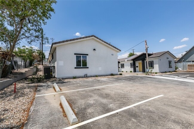 Photo - 365 N 16th St