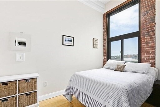 Photo - 320 W 2nd St