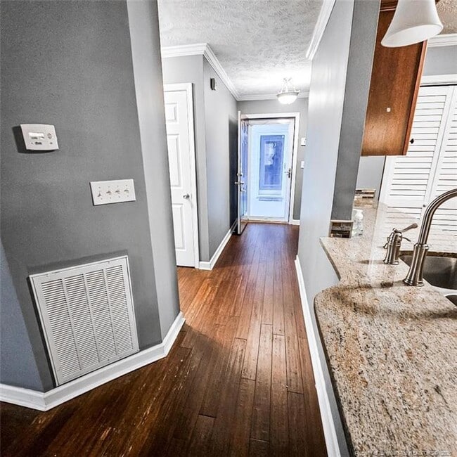 Photo - 1750 Renwick Dr