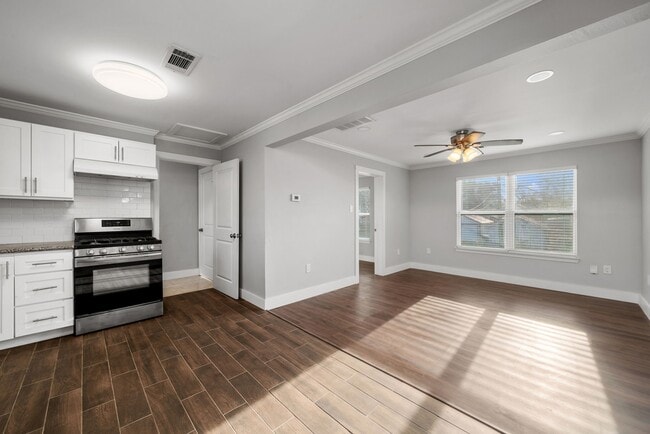 Building Photo - 203 Catherine St Rental