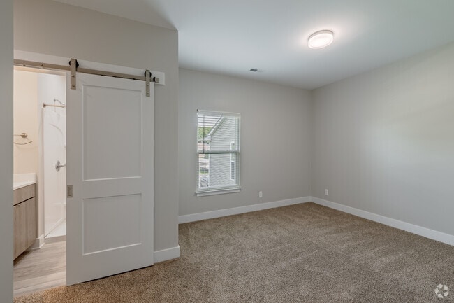 2BR, 2BA - 836SF - Primary Bedroom