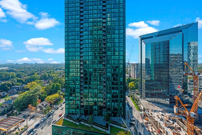 Photo - 37 Sheppard Ave E Unit SI ID1531075P