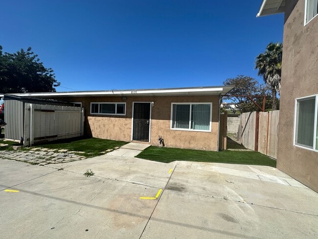 Photo - Available Now! 2bed/ 1 bath duplex