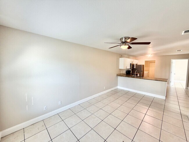 Photo - PIKUS (2001 46th Ter SW) Unidad #A