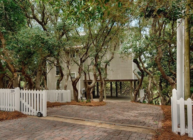 Building Photo - Beach Cottage on the Lake!! Rental