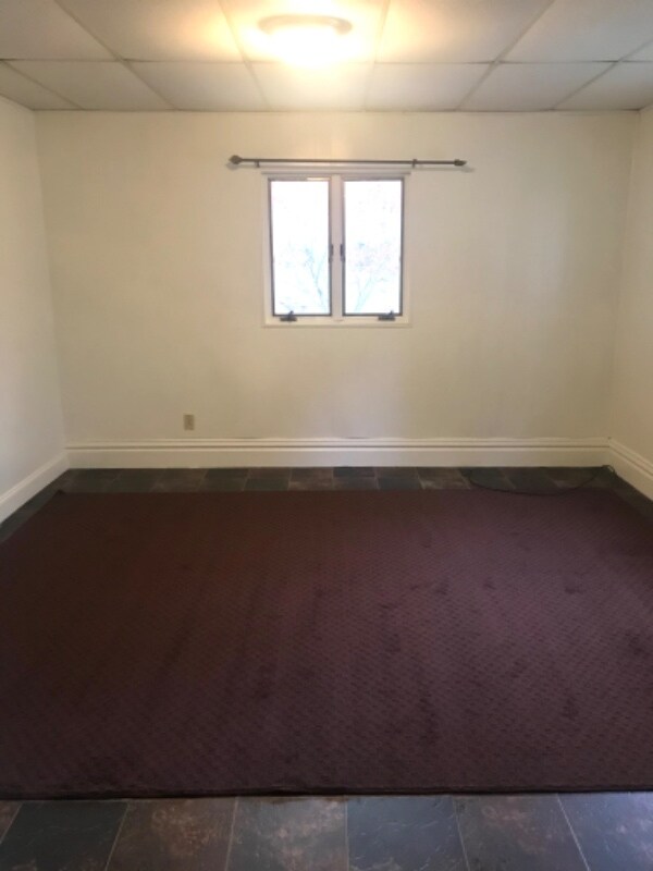 Building Photo - 704 N Chestnut St Rental