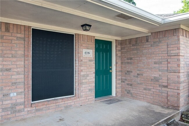 Photo - 1735 Rock Hollow Loop