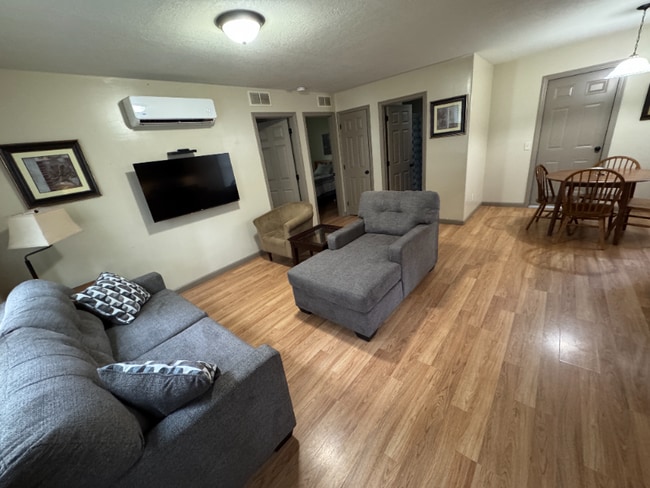 Photo - 123 Voncannon Dr