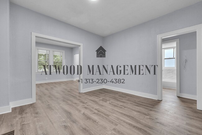 8693 Woodlawn Ave