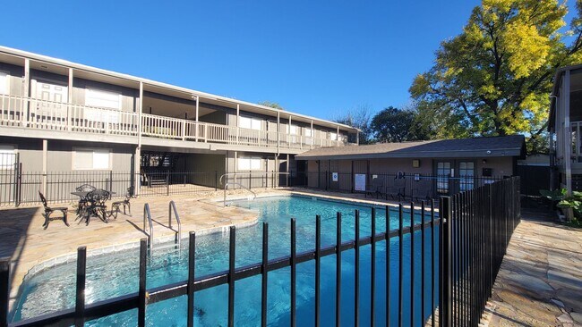 Photo - Spacious 1 Bedroom Apartment in Balcones Heights Unit 8