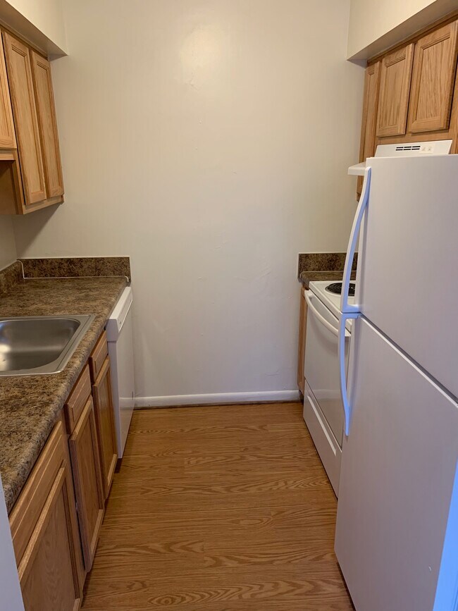 Carson Square Apartments For Rent in Hampton, VA