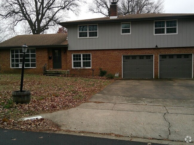 Building Photo - 4 Bed 2.5 Bath 2 Car Garage AVAILABLE NOW!! Rental