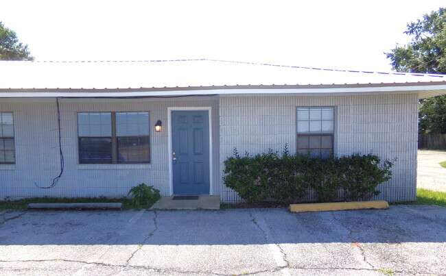 Building Photo - 2BR/1BA Apartment in Prime Pace Location –... Unit #9