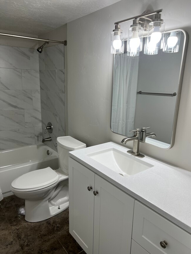 Photo - 2136 Theresa Cove