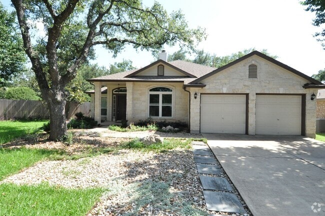 Building Photo - Amazing 3 bedroom, 2 bath home with an off...