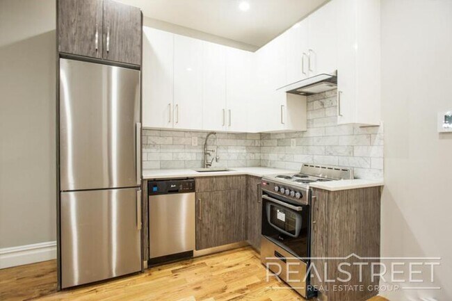 Photo - Stunning & Charming 1 BED in Historic Crown Heights Brownstone Unit 2R
