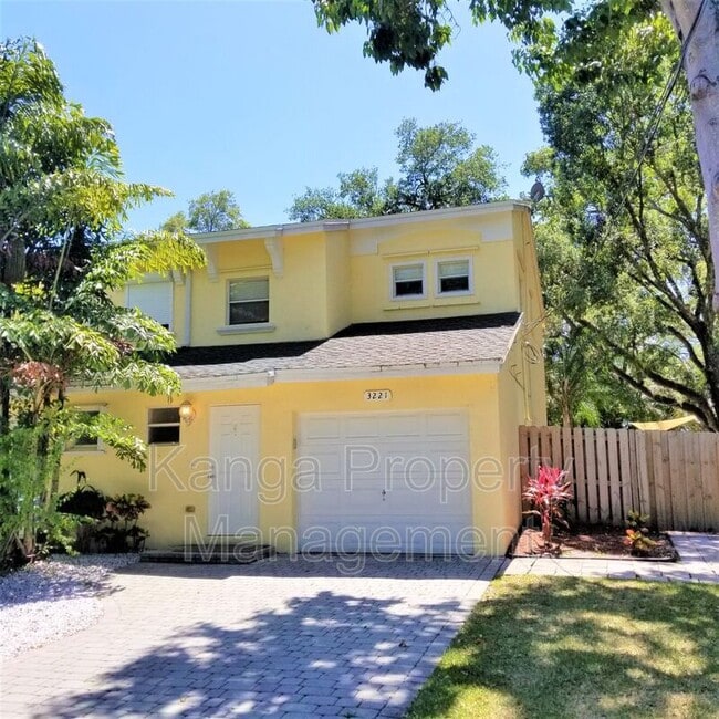 Building Photo - 3221 SW 15th Ave