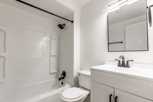 Photo - 601 E Warrington Ave Unit Apt 1