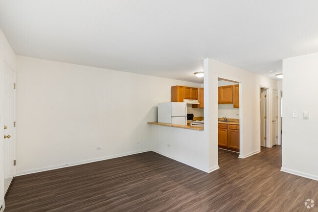 1BR, 1BA - 563SF - Kitchen, Living Room