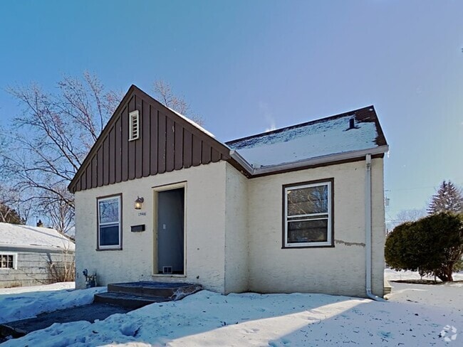 Building Photo - 1946 Cottage Ave E Rental