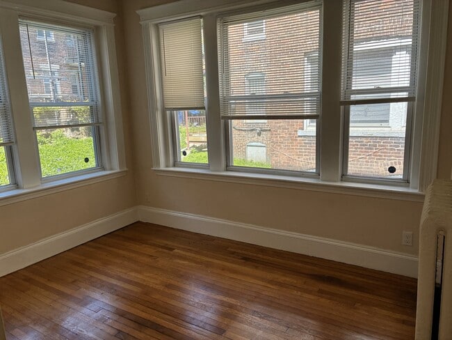 Building Photo - 32 Park Vale Ave Unit 3