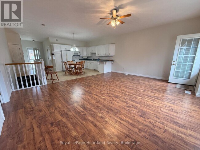 Photo - 260 Martha St