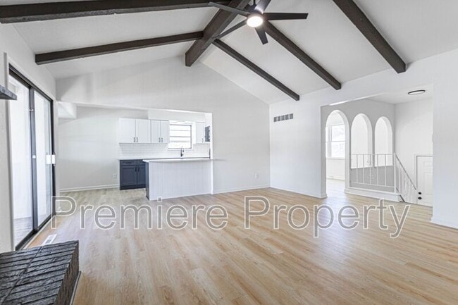 Photo - 705 NW Buckingham Pl