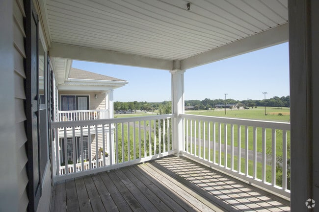 2BR,1BA,-998SF Patio
