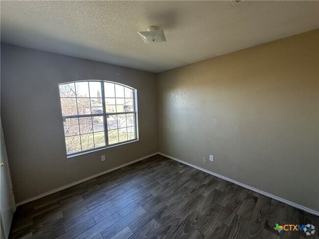 Building Photo - 3606 Lakecrest Dr Rental