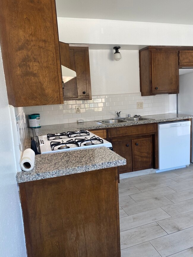 Photo - 931 Julieann Ln Unidad A