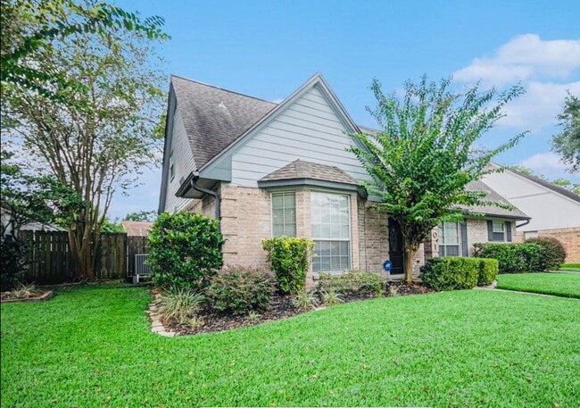 Photo - 15014 Hollydale Dr