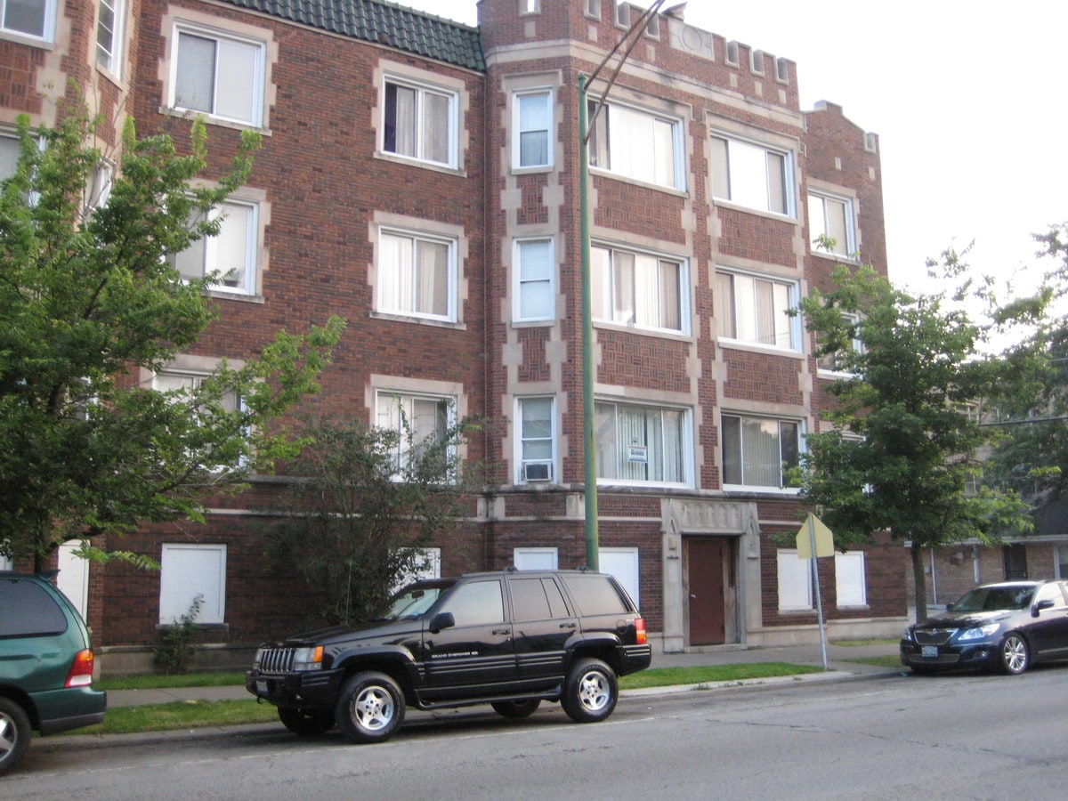 Photo - 915 E 83rd St Apartments
