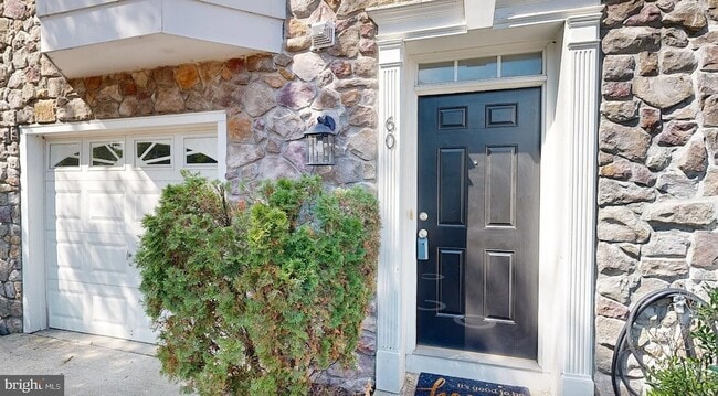 Photo - 60 River Ln