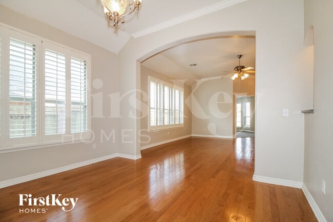 4200 MacKenzie Dr