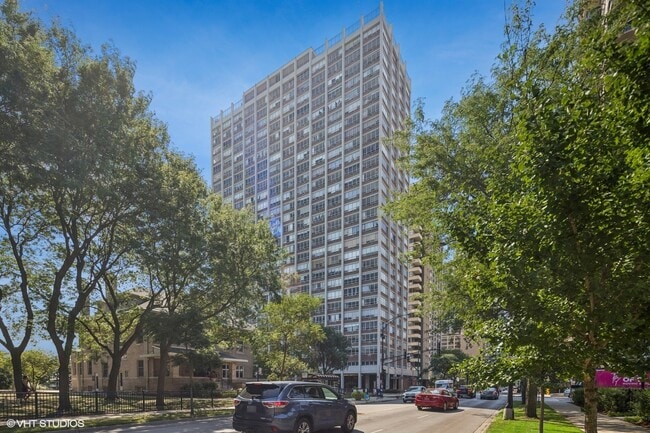 Building Photo - 6171 N Sheridan Rd Unit 2404