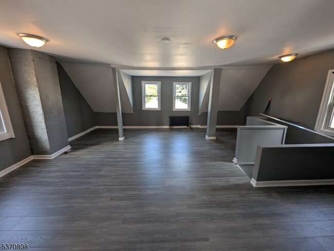 Building Photo - 300 S 19th St Rental