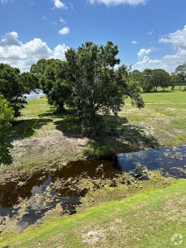Building Photo - 2080 Greenview Shores Blvd Rental