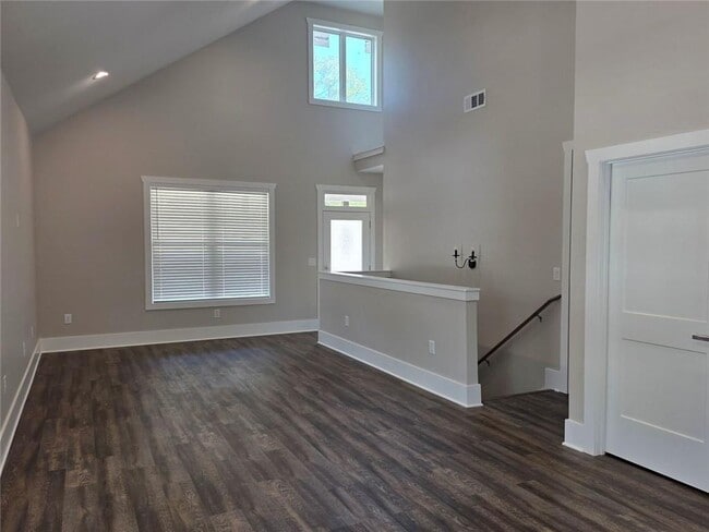 Photo - 147 Dripping Rock Trl