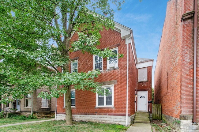 Building Photo - 821 Oak St Rental