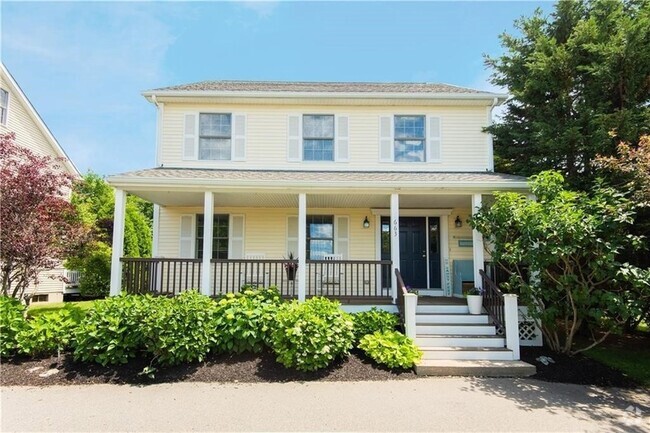 Building Photo - 663 Aquidneck Ave Rental