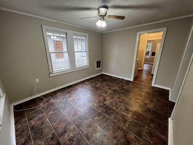 Photo - 311 Short St