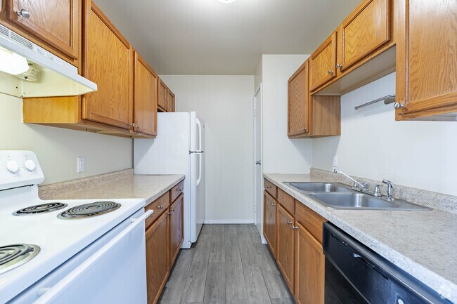 2 habitaciones, 1 baño - 850 pies cuadrados - Cocina - Green Valley Apartments