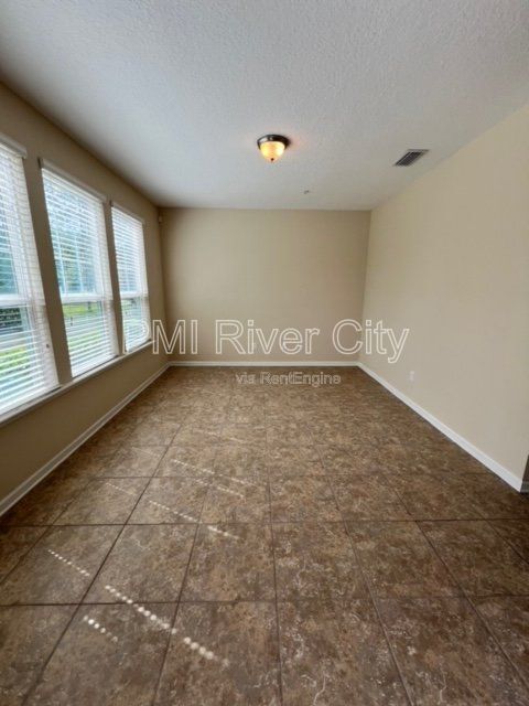 Photo - 46 Paradas Pl