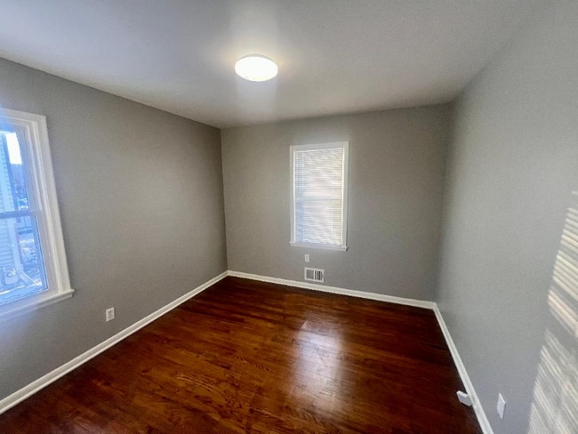 Photo - 5811 Monrovia St