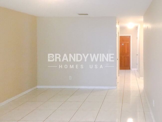 Photo - 1608 Robin Ln