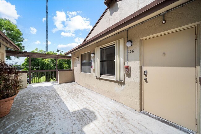 Photo - 485 NW 210th St Unidad 206