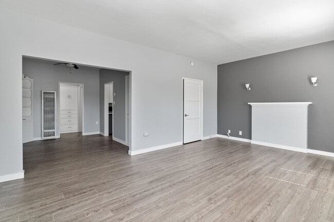 Building Photo - 2010 Pine Ave