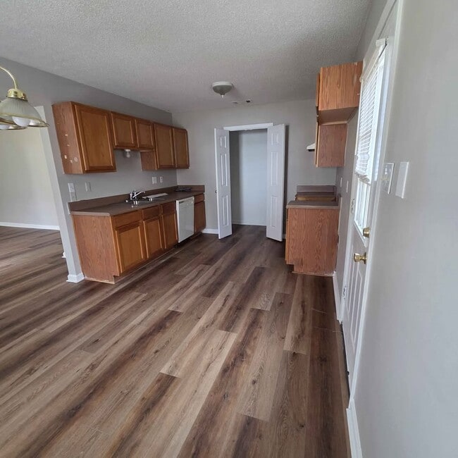 Photo - 2583 Faxon Ave