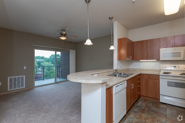 2BR, 2BA - 1,023SF